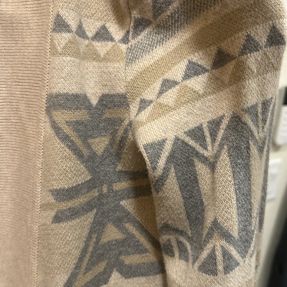 Geometric Patterned Cardigan - Picture 3 of 5